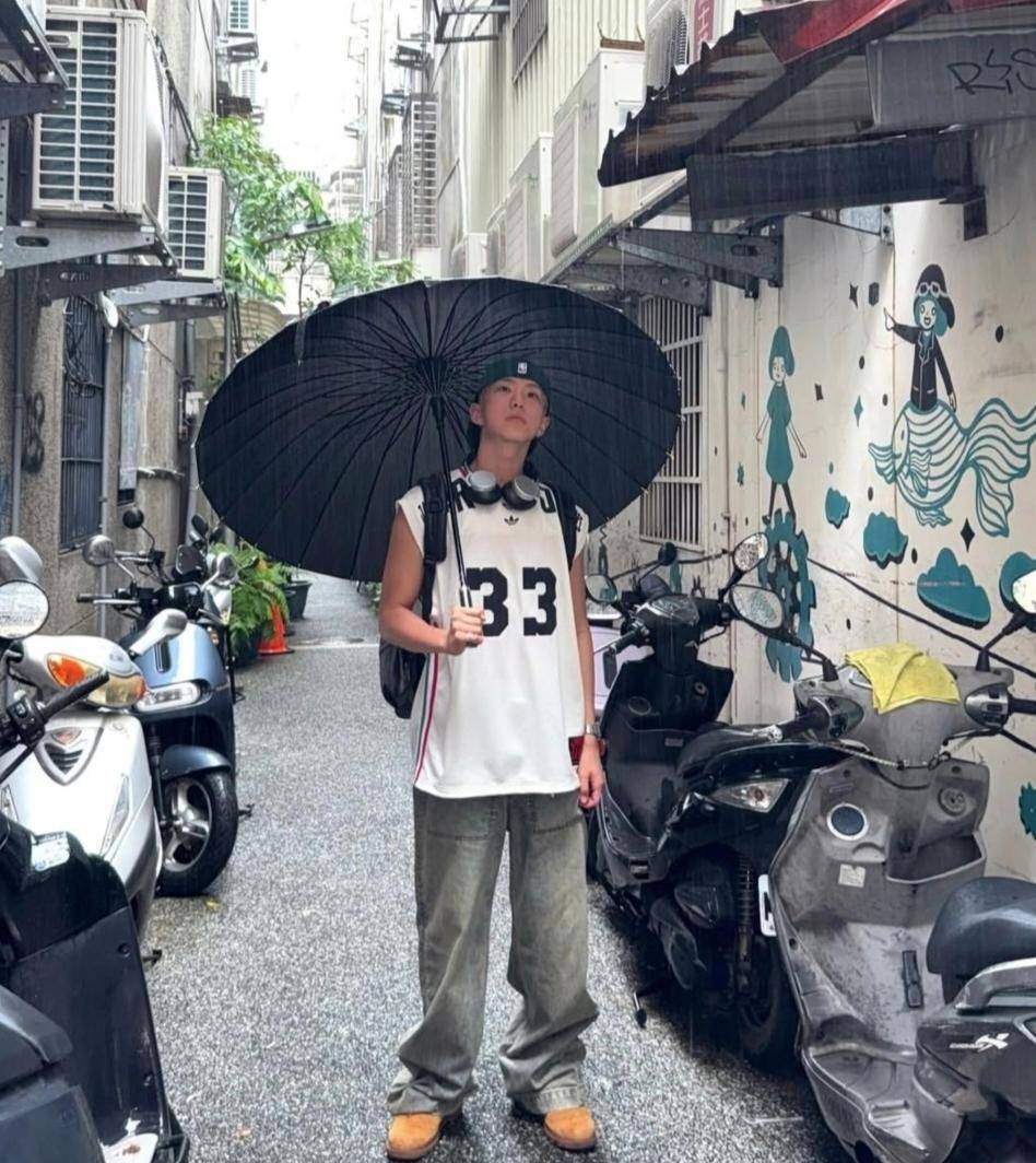 Hoshi SEVENTEEN (instagram.com/ho5hi_kwon) 