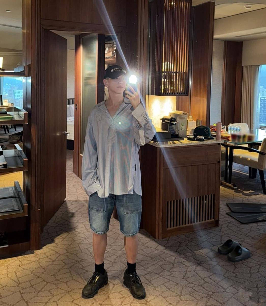 Hoshi SEVENTEEN (instagram.com/ho5hi_kwon) 