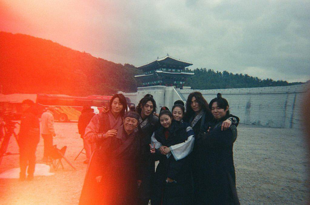 di balik layar drama Love Song for Illusion (instagram.com/in_2_weeks)