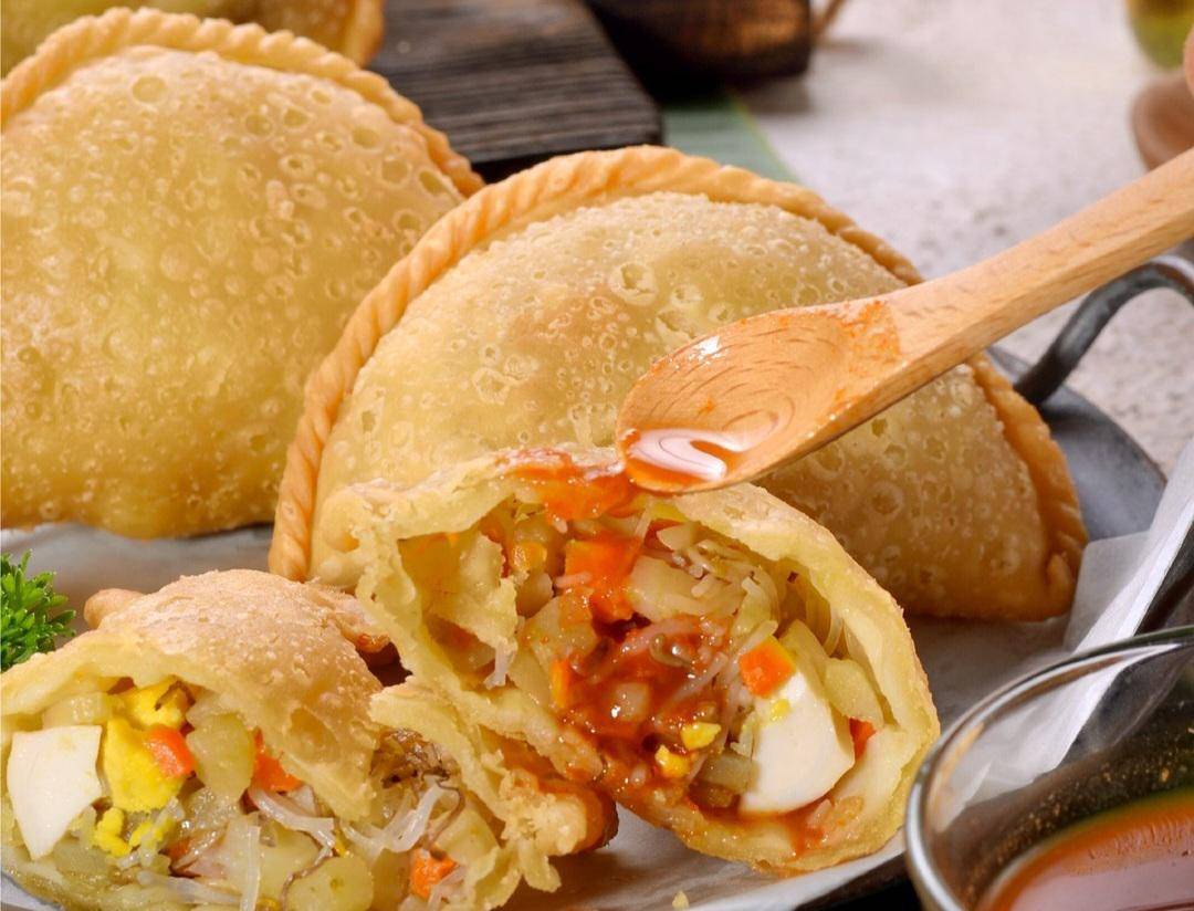 Jalangkote & Lumpia Lasinrang Ny. Lily Montolalu (instagram.com/jalangkote.lasinrang)