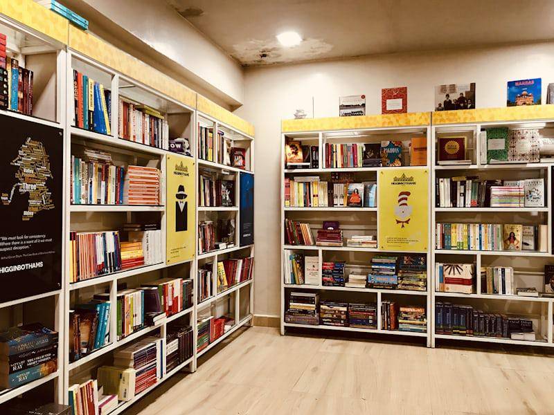 ilustrasi suasana perpustakaan (unsplash.com/Govardhan)