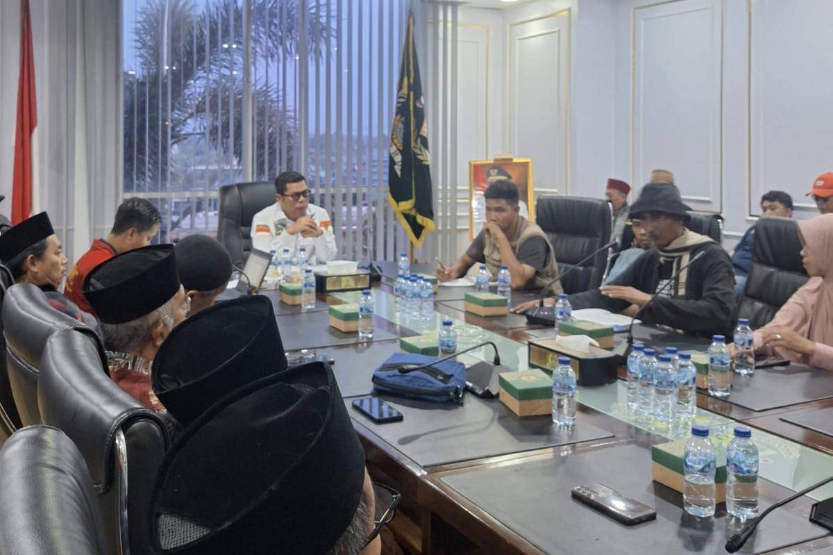 Nelayan Banten bertemu dengan Ketua DPRD Banten 