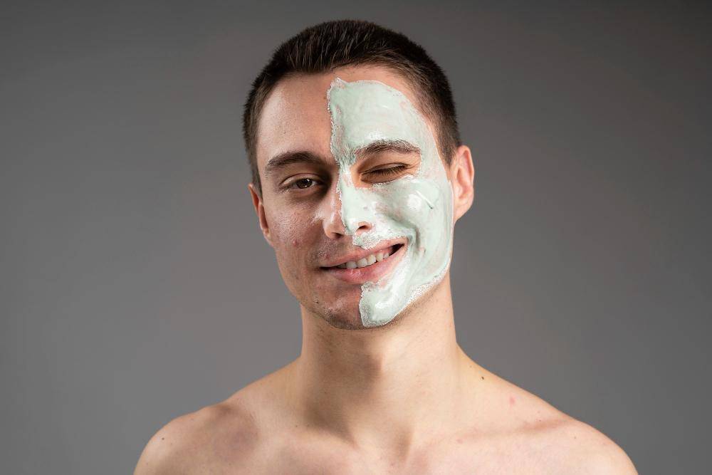 ilustrasi clay mask cowok (freepik.com/freepik)