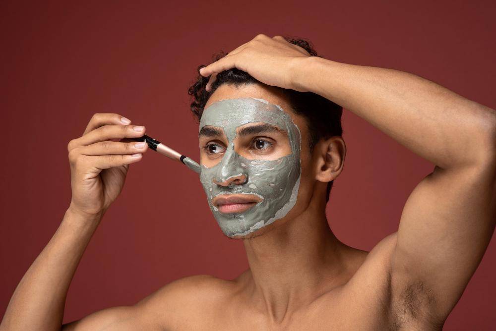 ilustrasi clay mask cowok (freepik.com/freepik)