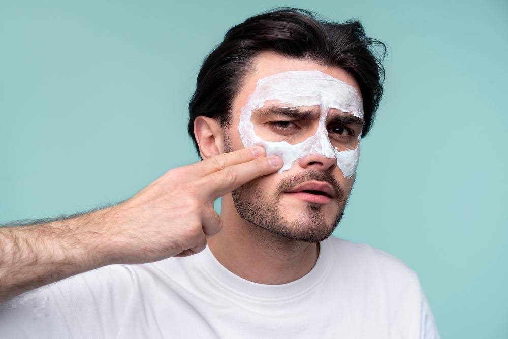 ilustrasi clay mask cowok (freepik.com/freepik)