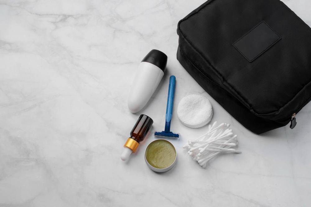 ilustrasi skincare travel size (freepik.com/freepik)