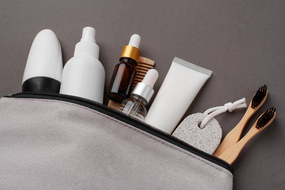 ilustrasi skincare travel size (freepik.com/freepik)