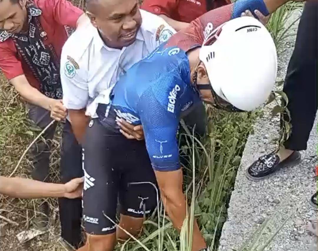 Pembalap sepeda Tour de Entete alami kecelakaan dan dirawat. (Dok istimewa)