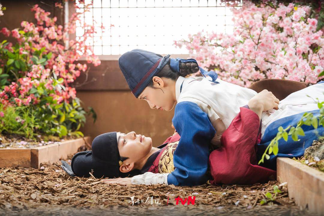 Still cut drama Bon Appetit, Your Majesty (instagram.com/tvn_drama)