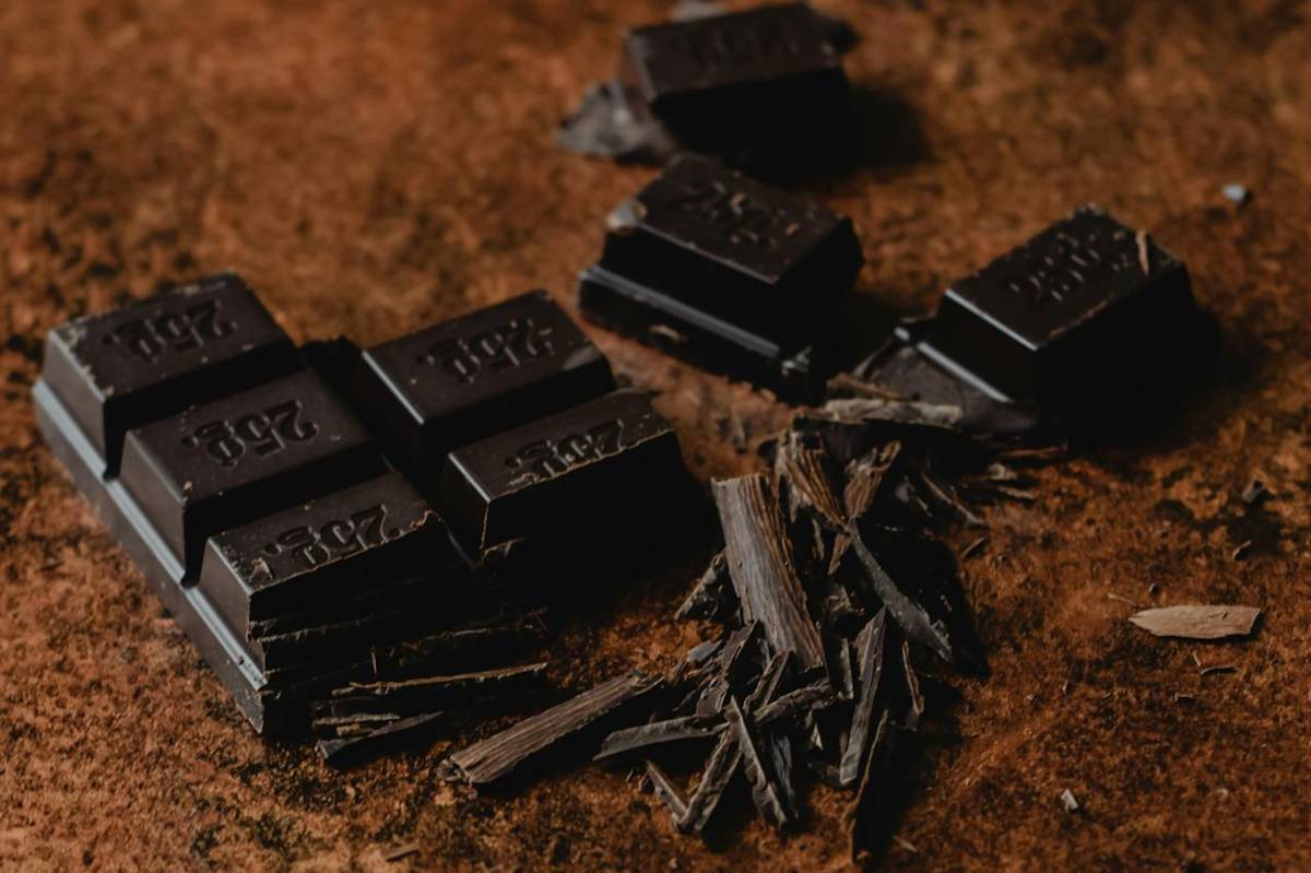 ilustrasi dark chocolate 