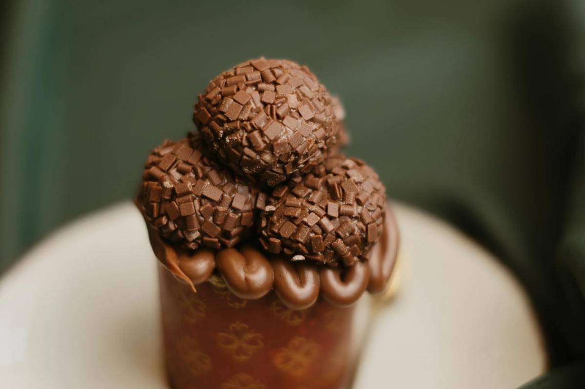 ilustrasi merveilleux au chocolat 