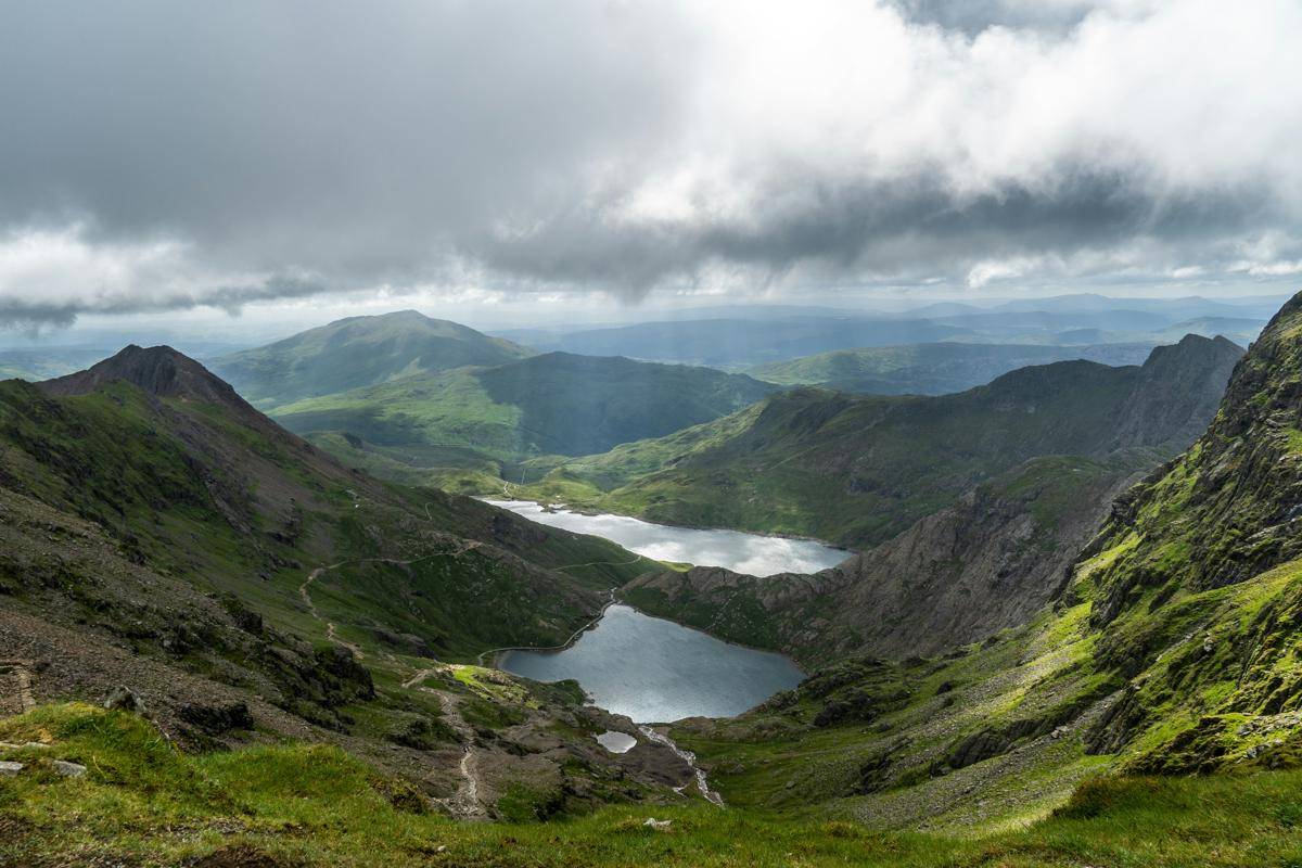 Gunung Snowdon (unsplash.com/Josh Kirk)
