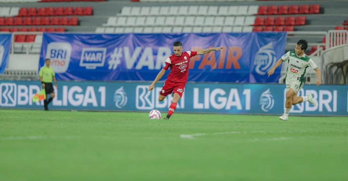 Pemain baru Bhayangkara Presisi Lampung FC, Lautaro Bellegia saat membela Persis Solo. (Instagram: Lautaro Bellegia)