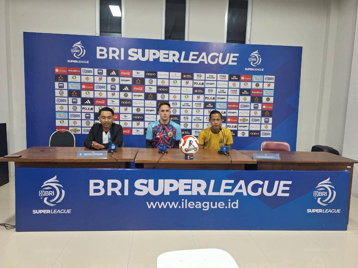 Pelatih Bhayangkara Presisi Lampung FC, Paul Munster saat konferensi pers jelang laga menghadapi Madura United. (IDN Times/Bhayangkara Presisi Lampung FC)