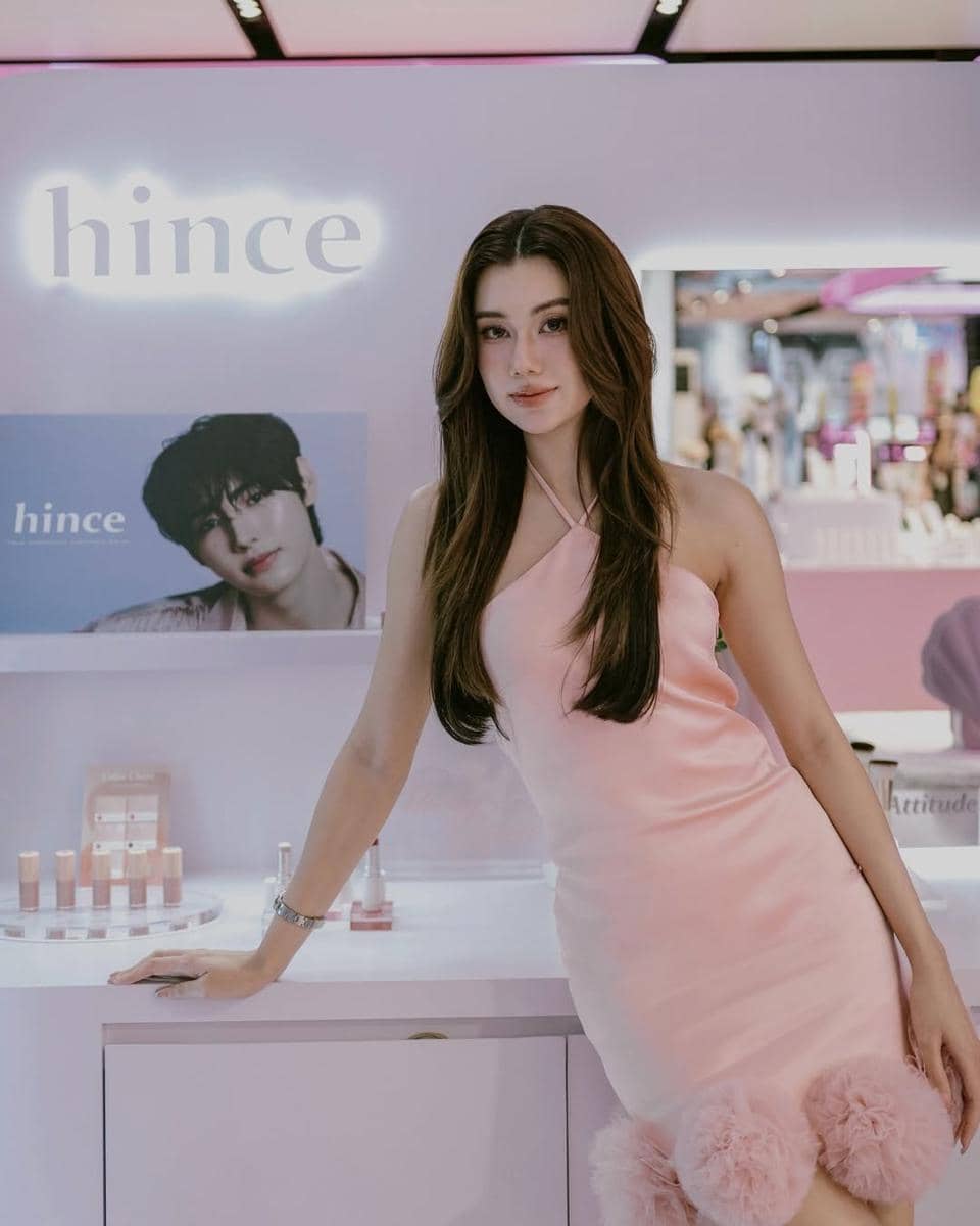 potret ide bodycon dress ala Lorena Schuett