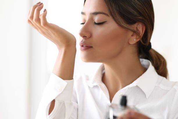 ilustrasi cek ketahanan parfum (pexels.com/bymuratdeniz)