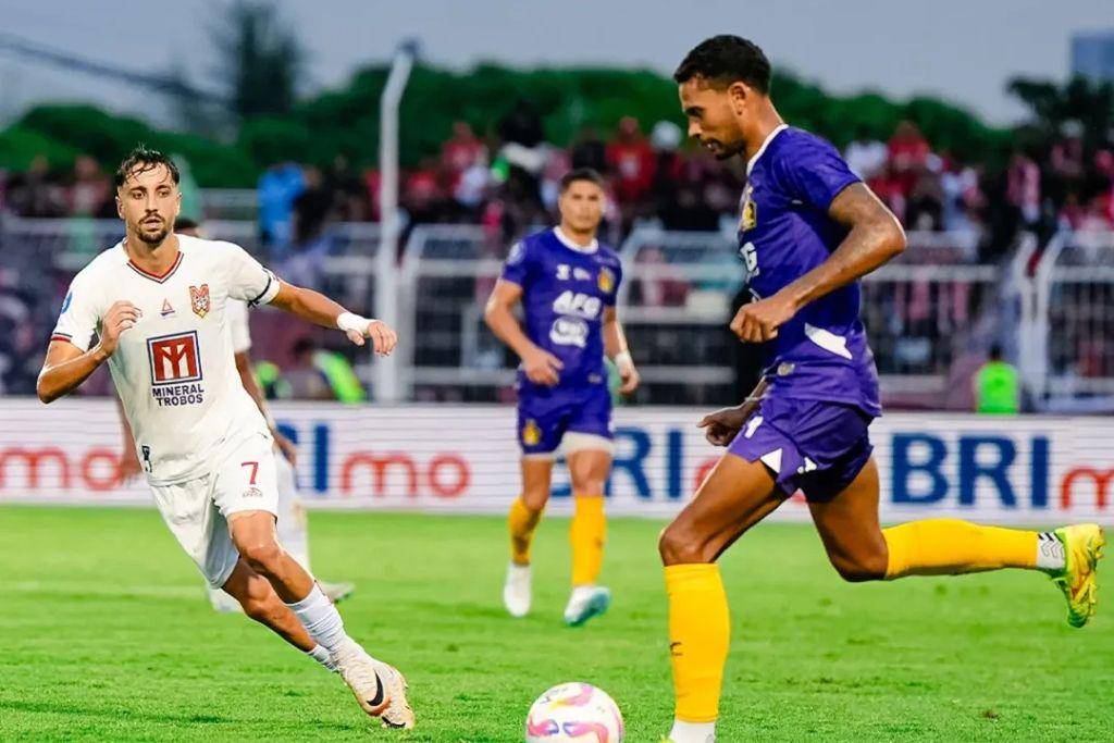 Salah satu momen laga pekan ke-20 BRI Liga 1 2024/2025 antara Malut United versus Persik Kediri di Stadion Gelora Kie Raha Ternate pada 25 Januari 2025. (Insatgram.com/malutunitedfc)