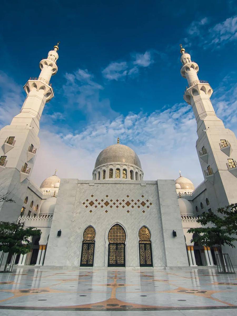 Masjid Raya Sheikh Zayed (instagram.com/gaara_phonegraphy)