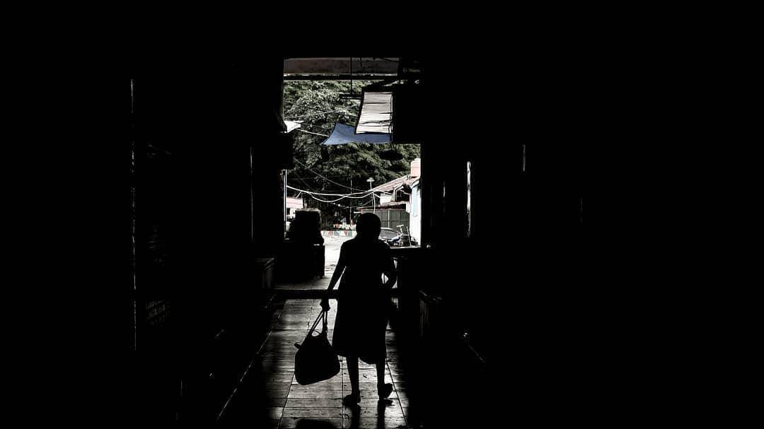 Ilustrasi siluet lansia di Padang (Foto: Dok IDN Times/Halbert Caniago)