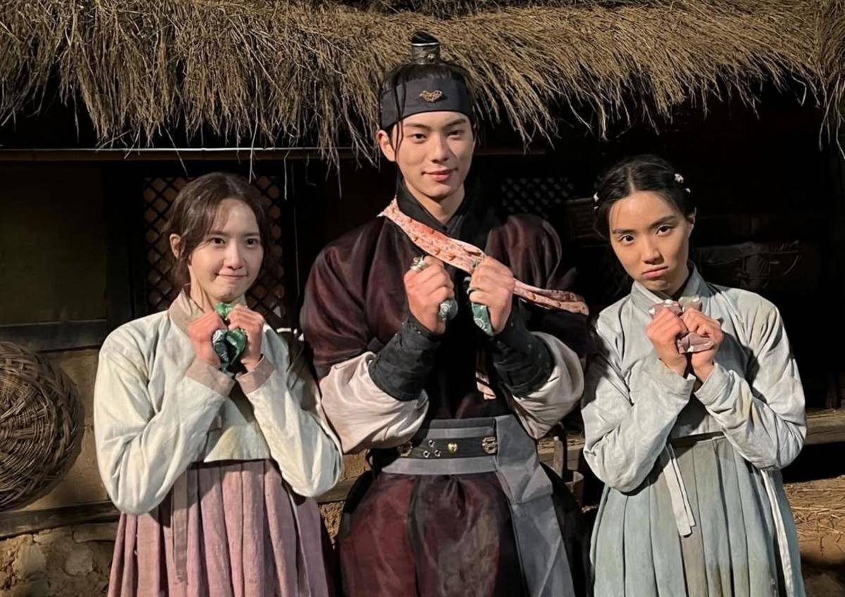 Yoona, Lee Chae Min, dan Yoon Seo Ah di Balik Layar Drakor Bon Appetit, Your Majesty (instagram.com/l.c.m____)