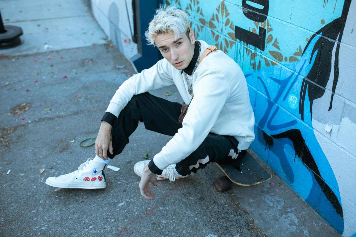 ilustrasi pria dengan streetwear outfit (pexels.com/RDNE Stock project)