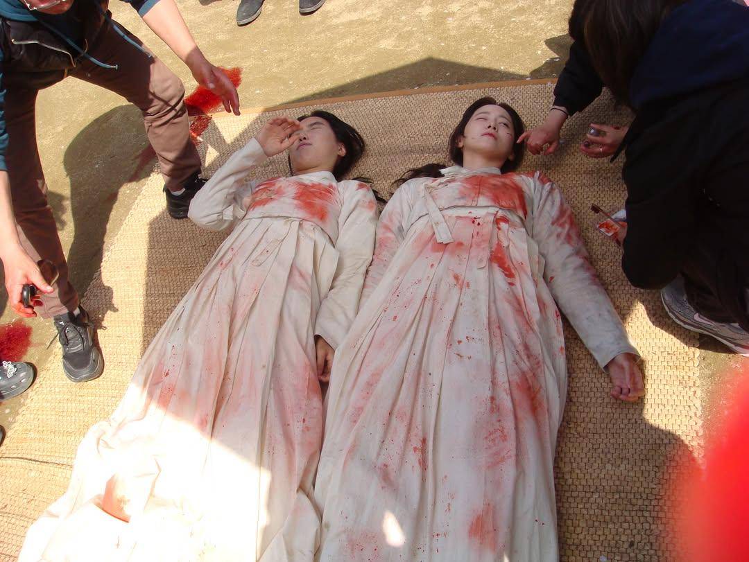Yoon Seo Ah dan Yoona di Balik Layar Drakor Bon Appetit, Your Majesty (instagram.com/yoonseoah_)