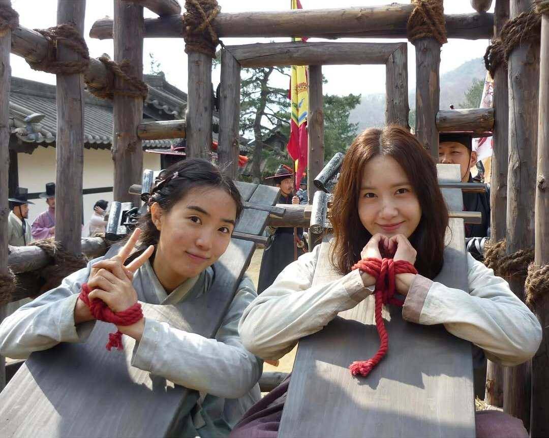 Yoon Seo Ah dan Yoona di Balik Layar Drakor Bon Appetit, Your Majesty (instagram.com/yoonseoah_)