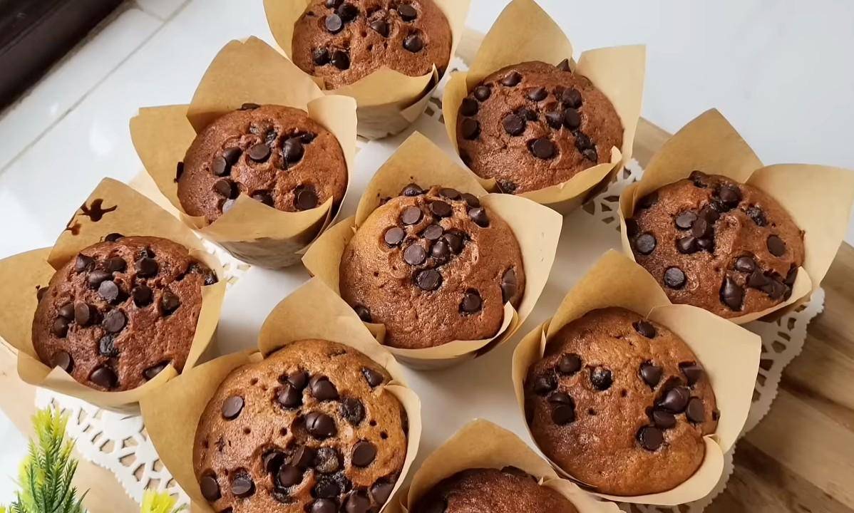 ilustrasi muffin cokelat pisang tanpa mikser