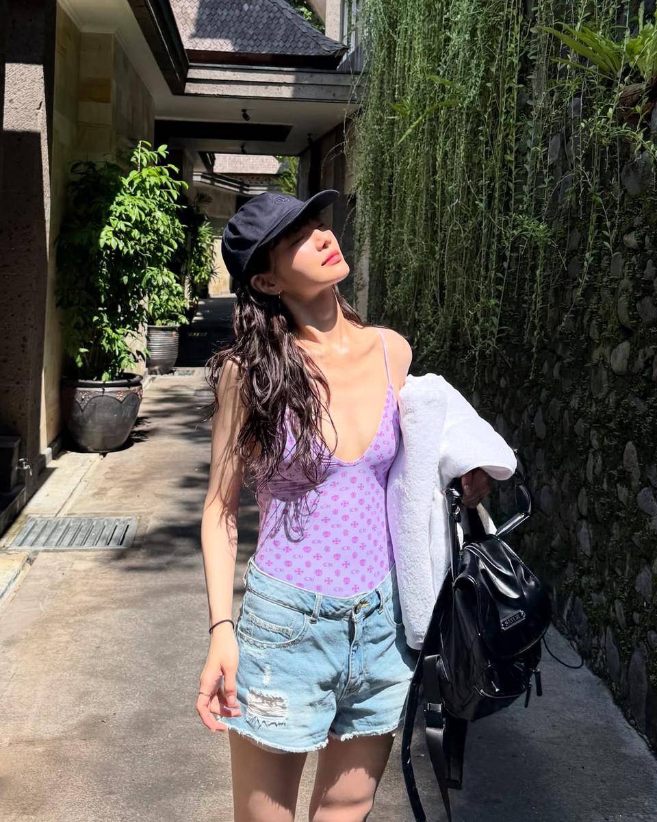 Park Gyu Young (instagram.com/lavieenbluu)