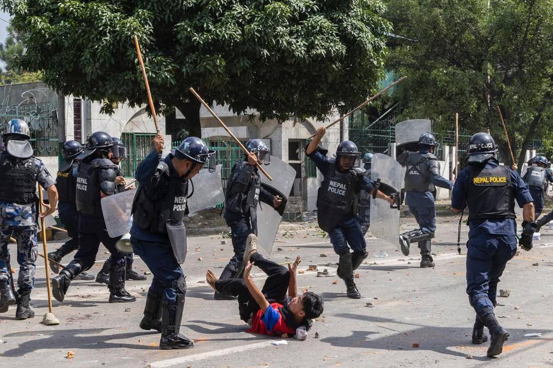 Ricuh antara aparat dan massa di Nepal