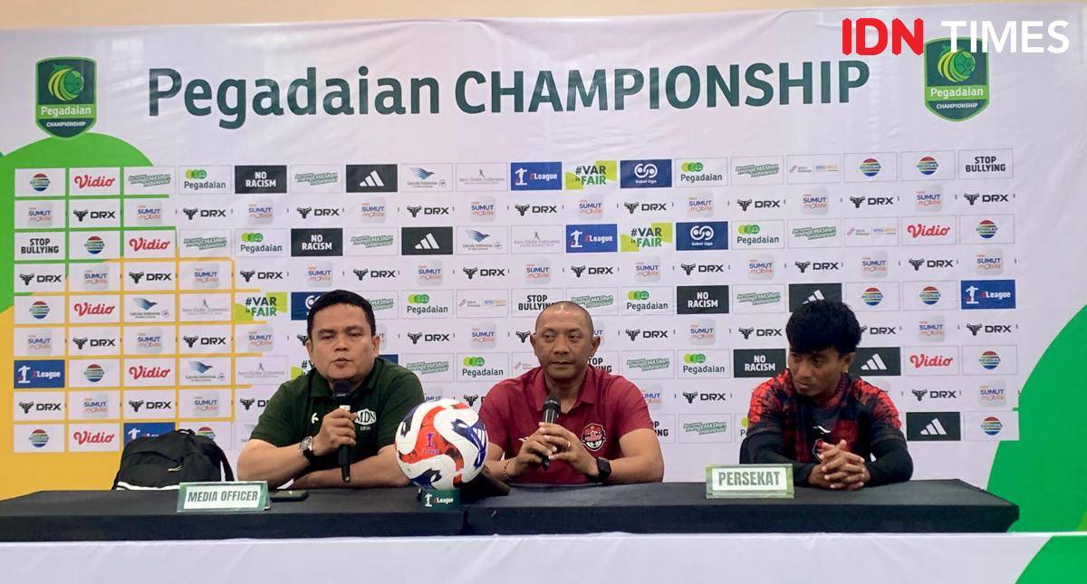 Pelatih Persekat I Putu Gede dan kapten M Taufik jelang laga kontra PSMS di Pegadaian Championship (IDN Times/Doni Hermawan)