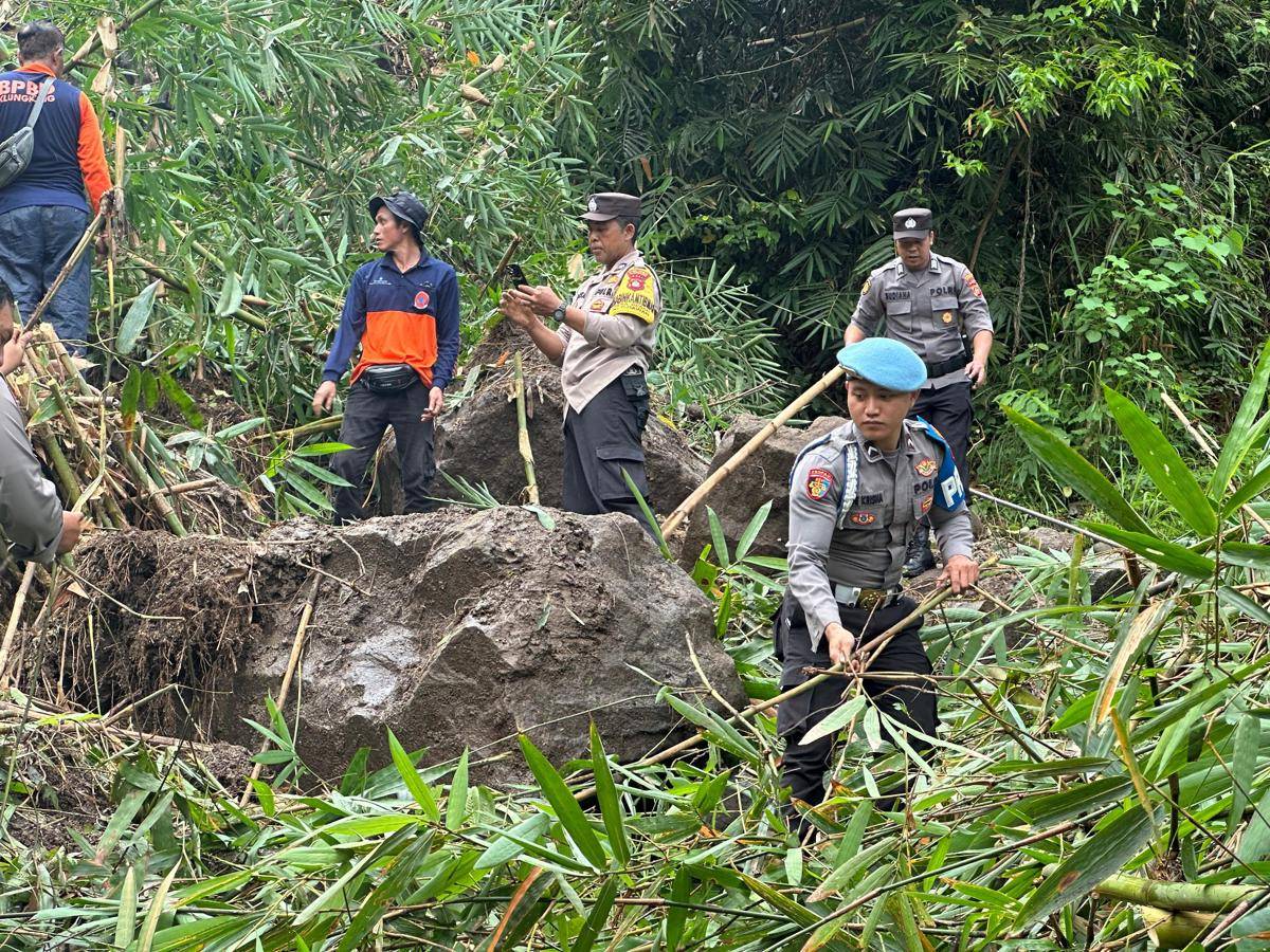 Penanganan longsor di Bukit Abah, Desa Besan