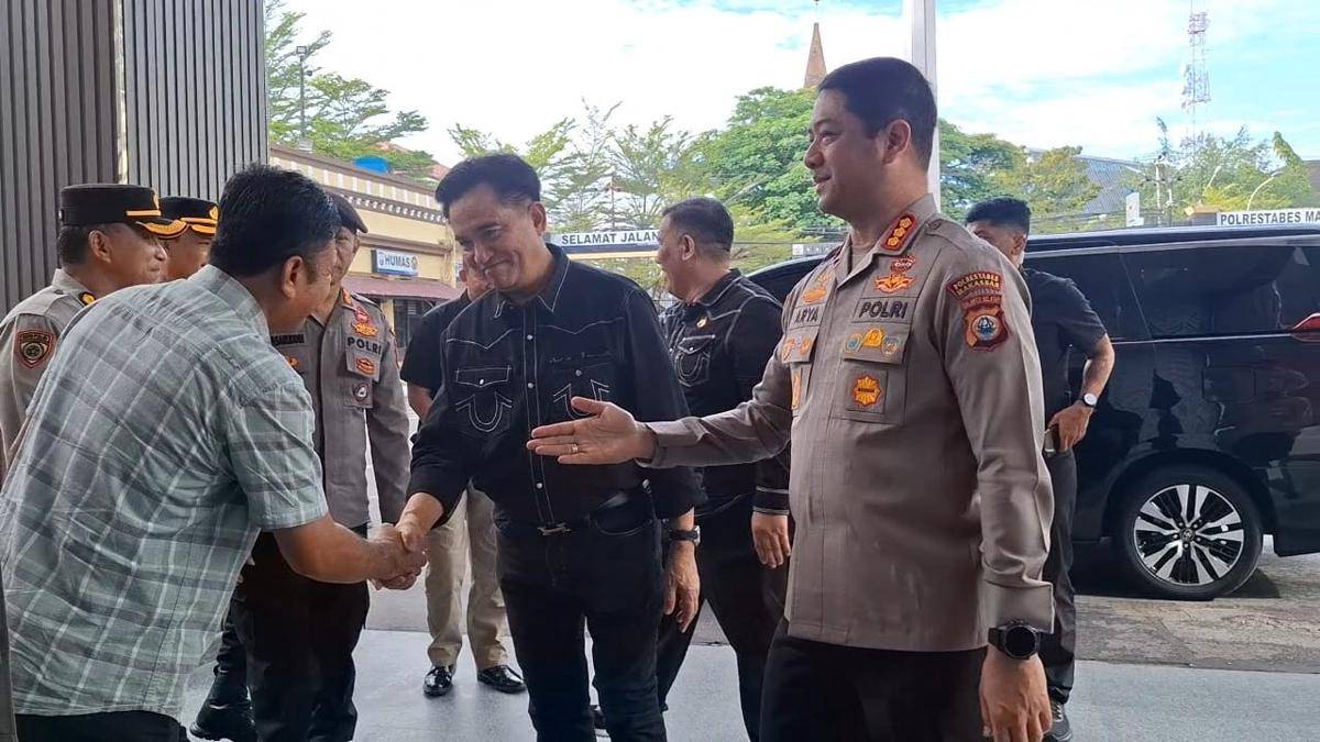 Menteri Koordinator Bidang Hukum, Hak Asasi Manusia, Imigrasi, dan Pemasyarakatan Yusril Ihza Mahendra di Kantor Polrestabes Makassar, Kamis (11/9/2025). (IDN Times/Darsil Yahya)