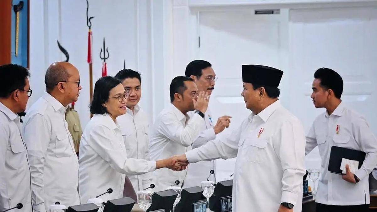 Di tengah ramainya isu pengunduran diri sebagai Menteri Keuangan, Menteri Keuangan Sri Mulyani Indrawati mengunggah foto dirinya menghadiri Rapat Kabinet Merah Putih di Istana Negara, Minggu (31/8/2025). (Sumber: @smindrawati)