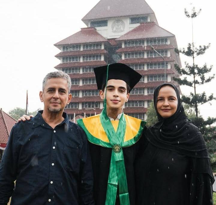 potret Ayman Alatas resmi jadi dokter Sp.MK