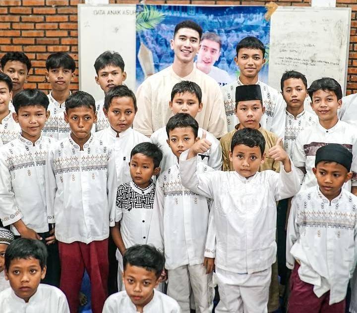 potret Verrell Bramasta rayakan ultah ke-29 bersama anak panti asuhan