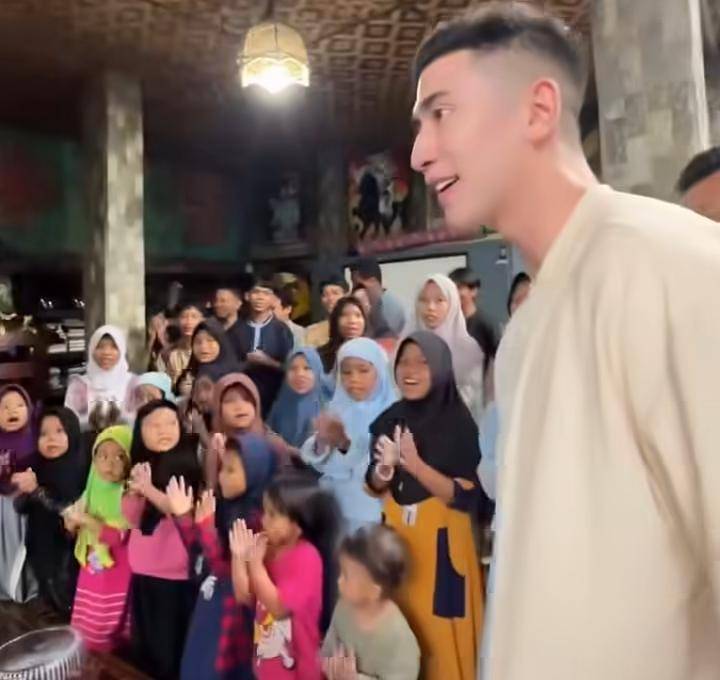 potret Verrell Bramasta rayakan ultah ke-29 bersama anak panti asuhan