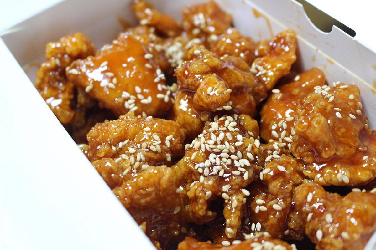 ilustrasi chicken popcorn saus honey mustard