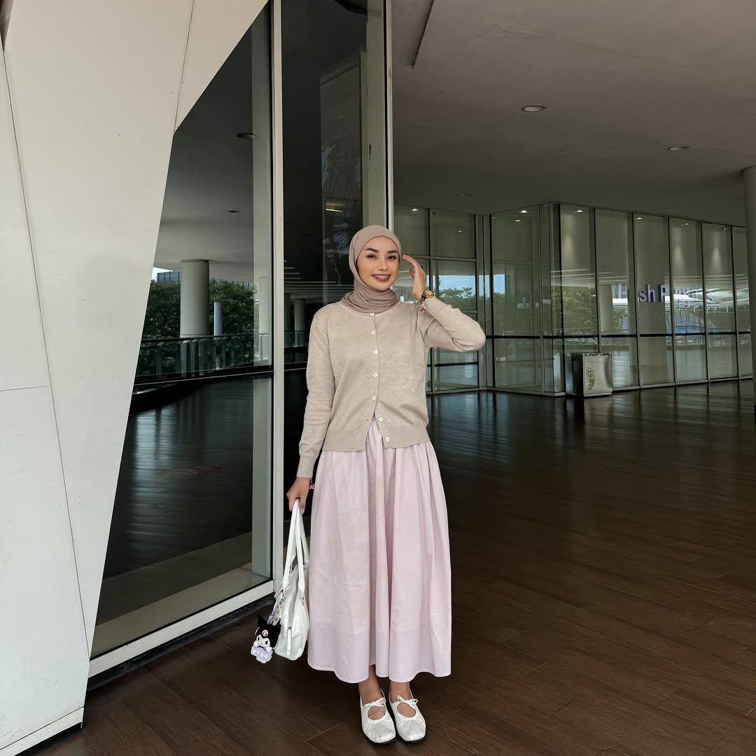 potret padu padan cardigan ala Adya Asyra