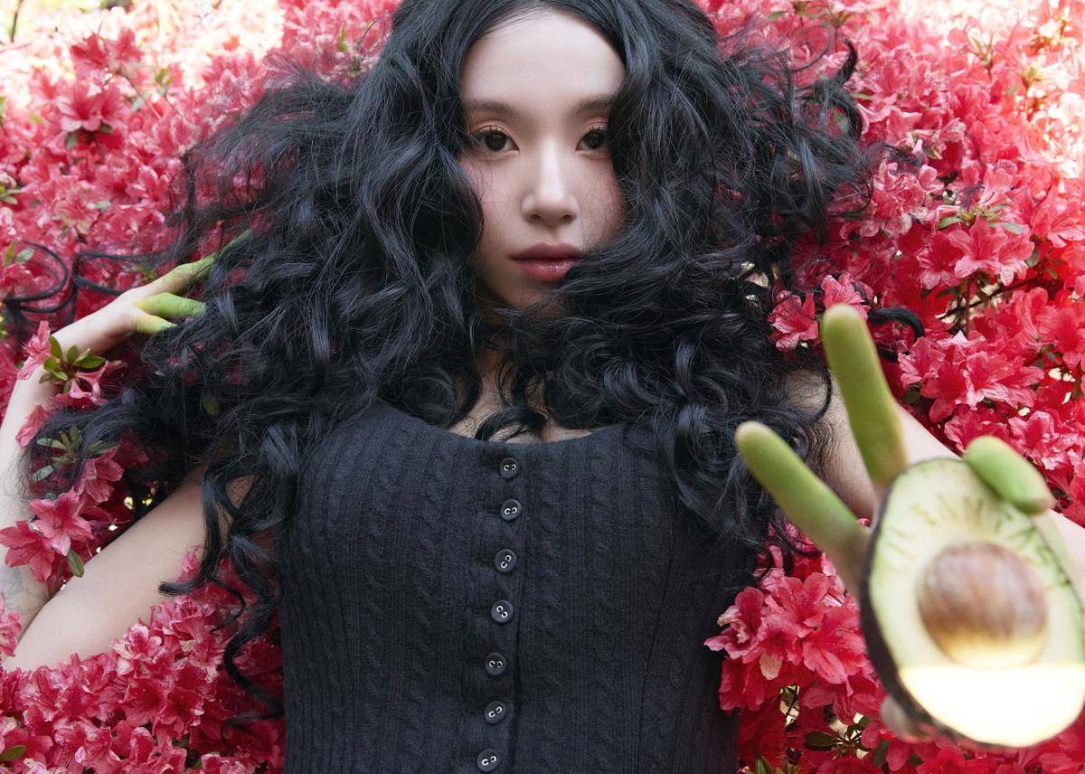 potret Chaeyoung TWICE di full album LIL FANTASY vol. 1 (x.com/JYPETWICE)