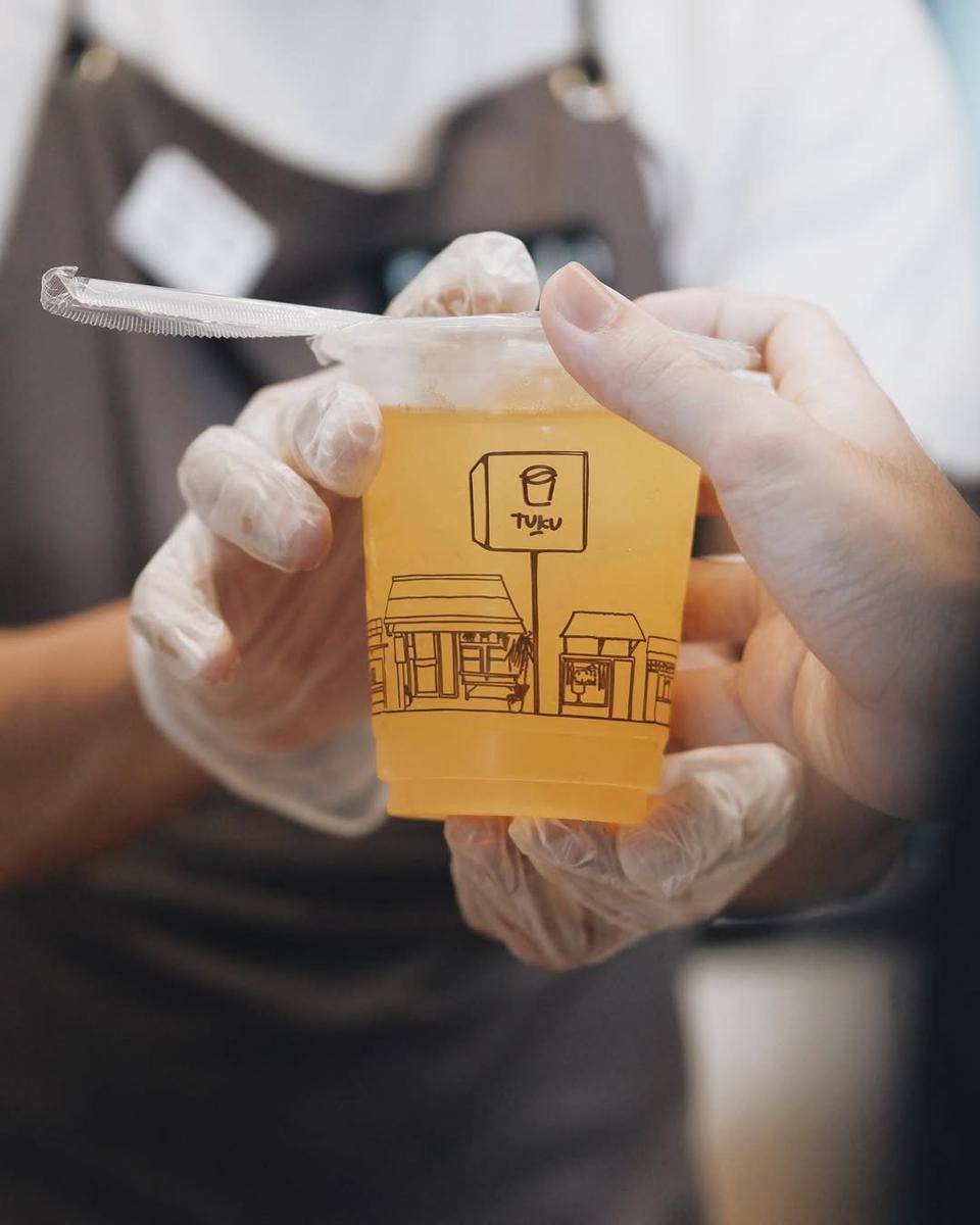 minuman Toko Kopi Tuku (instagram.com/tokokopituku)