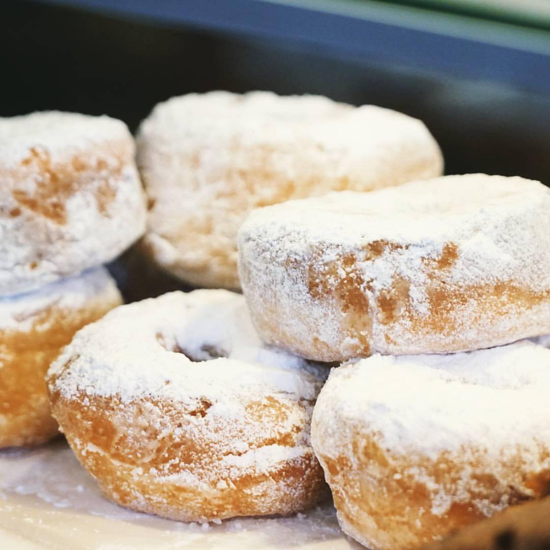 Donat Kampoeng dari Toko Kopi Tuku (instagram.com/tokokopituku)