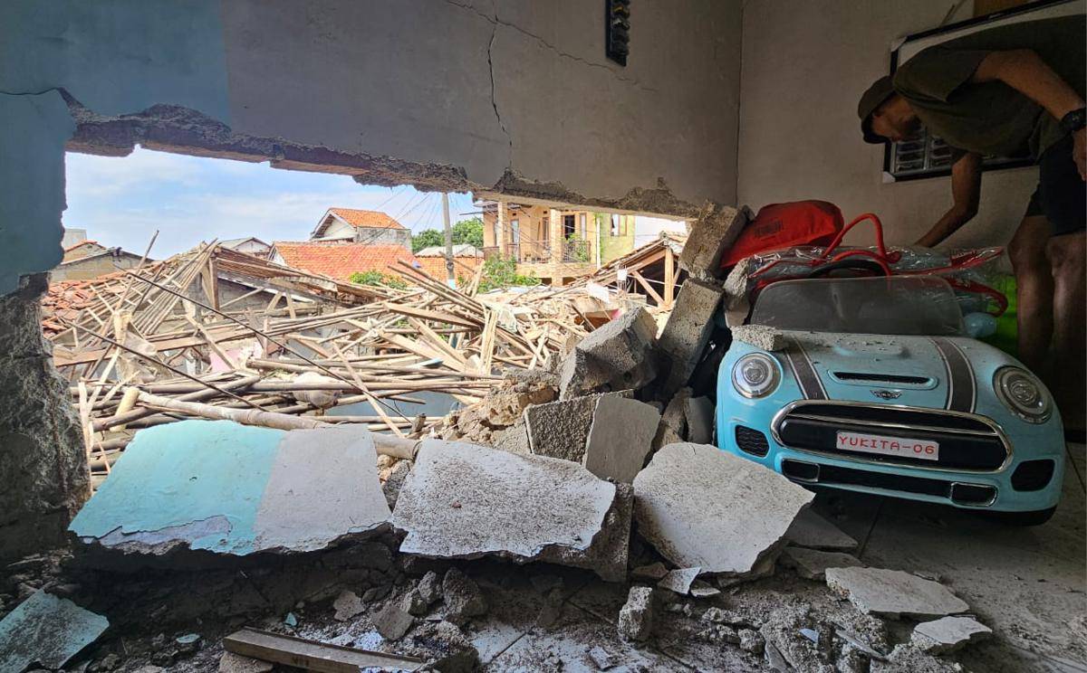 Ledakan di Pamulang sebabkan 3 rumah hancur (Dok. Warga)