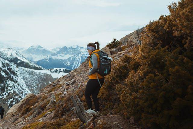 Perjalanan mendaki gunung (pexels.com/Jaime Reimer)