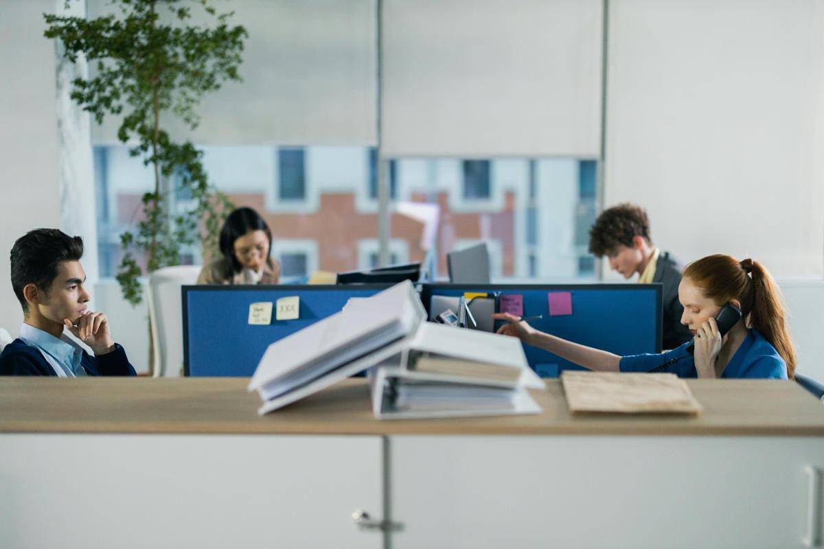 ilustrasi kantor dengan ruangan open space (pexels.com/cottonbro studio)