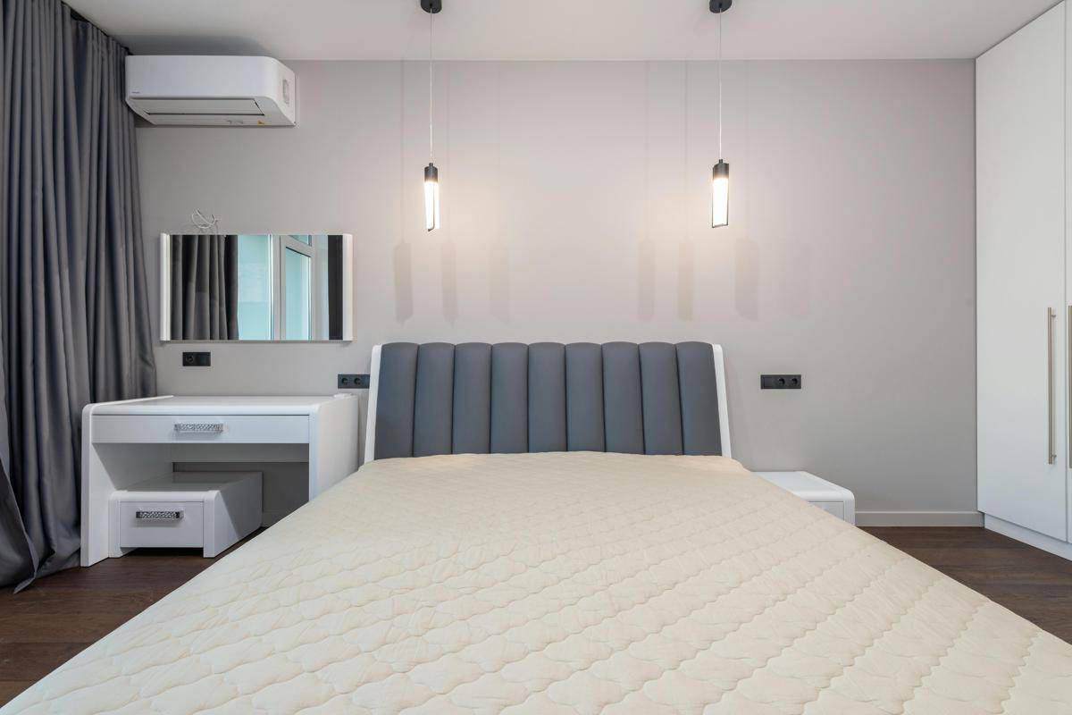 ilustrasi kamar dengan suhu dingin (pexels.com/Max Vakhtbovycn)