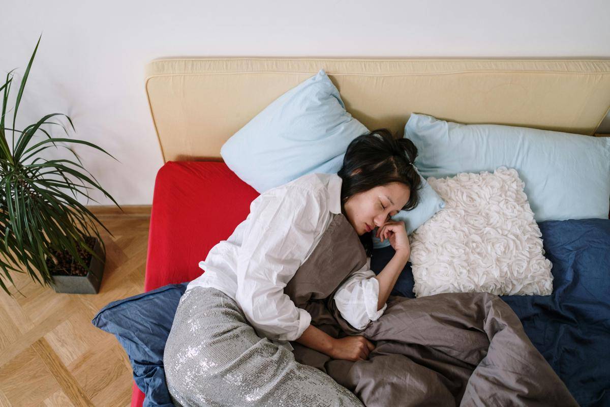 ilustrasi tidur yang tidak berkualitas (pexels.com/cottonbro studio)