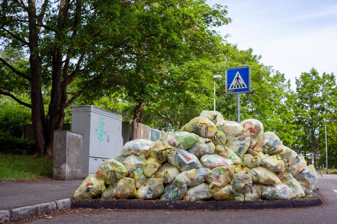 Ilustrasi gunungan sampah (unsplash.com/@filmbetrachterin)