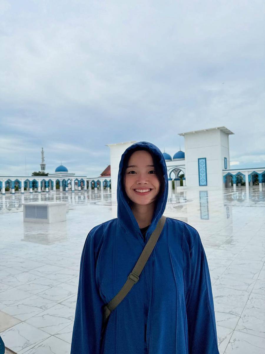 Potret Aktris Moon Lovers, Z.Hera Jalan-jalan di Batam