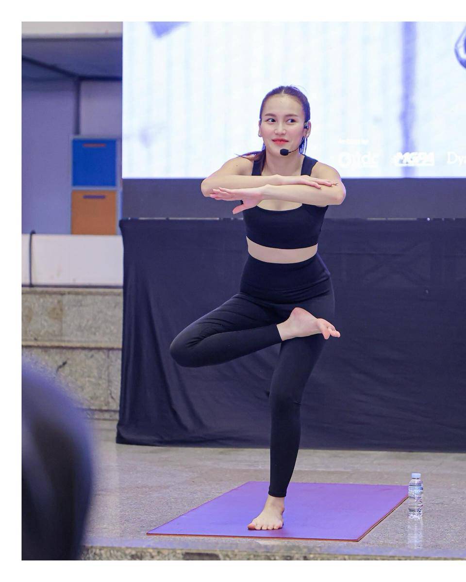 Ayu Ting Ting Jadi Instruktur Yoga